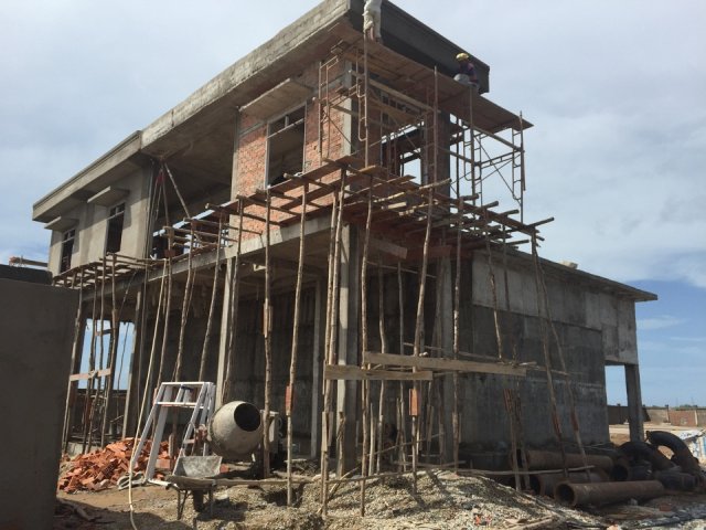 Bể lọc đang xây dựng
